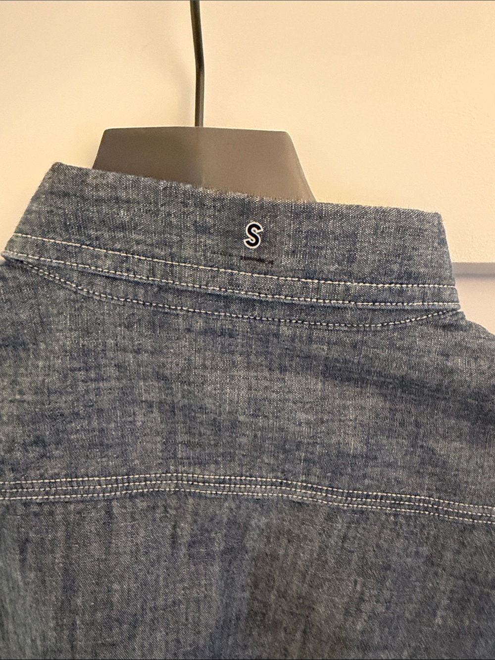 Uniqlo Men's Casual Chambray Button-Up Shirt - Blue slim fit - Picture 5 of 5